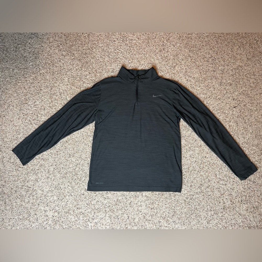 Men’s NIKE 1/4 quarter zip pullover Medium